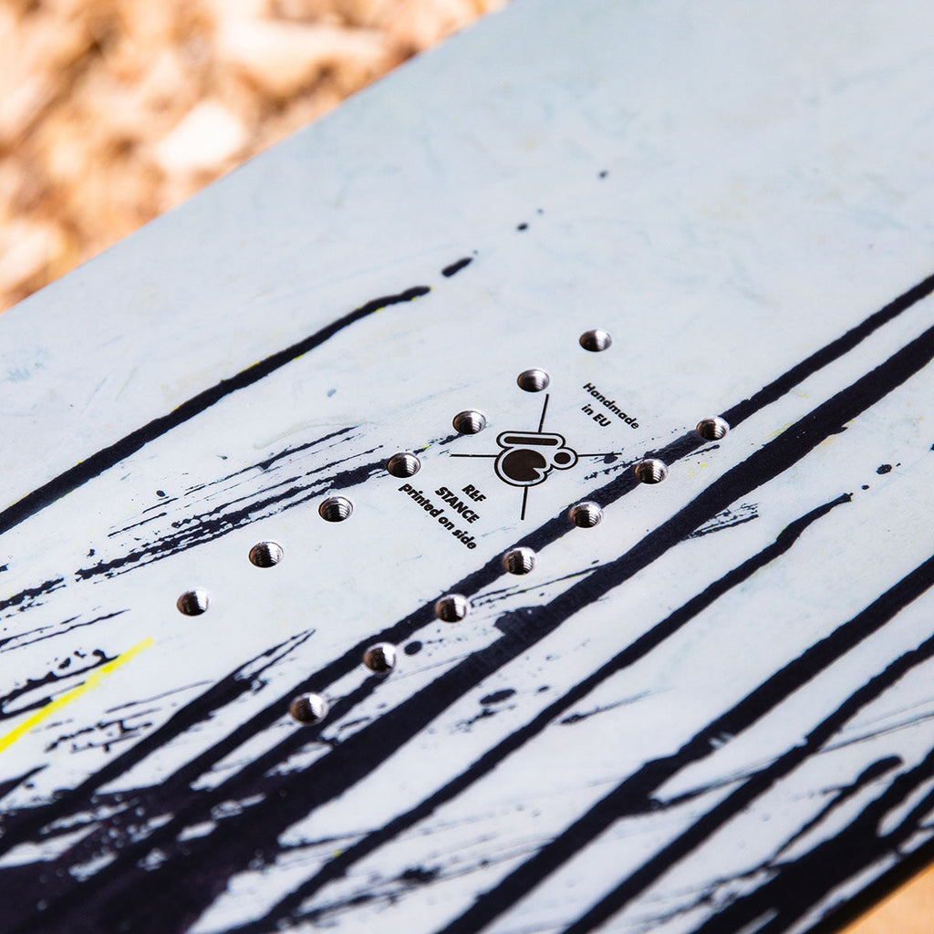 Slash by GiGi -  Vertical Snowboard - ApARTment