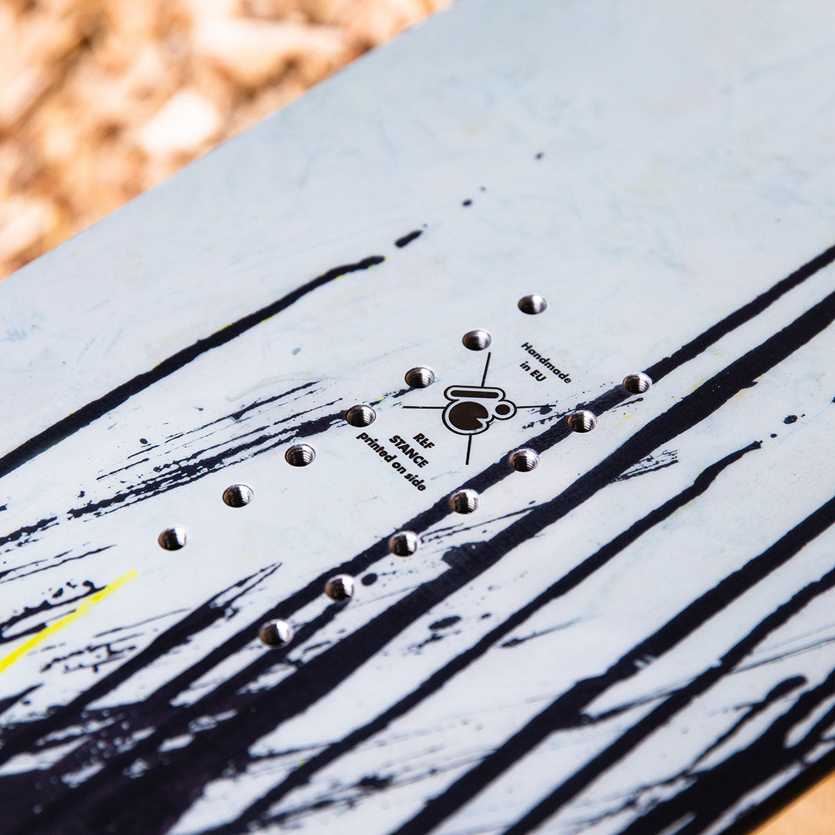 Slash by GiGi -  Vertical Snowboard - ApARTment