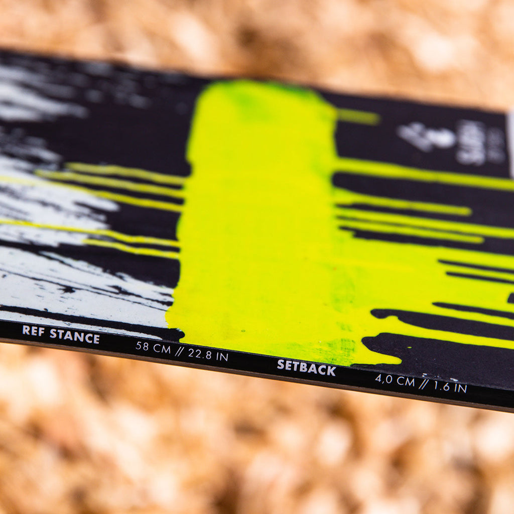 Slash by GiGi -  Vertical Snowboard - ApARTment